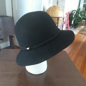 NWT Nine West black wool hat